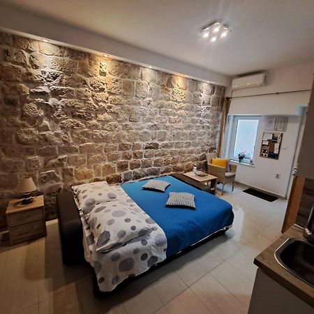Studio Apartment Legcevic Kastela Bagian luar foto