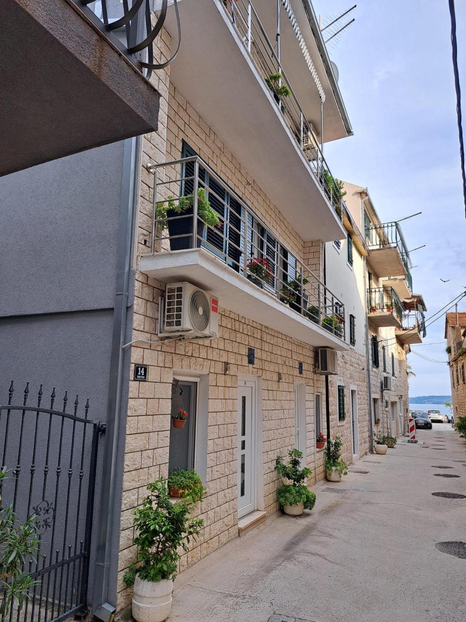 Studio Apartment Legcevic Kastela Bagian luar foto