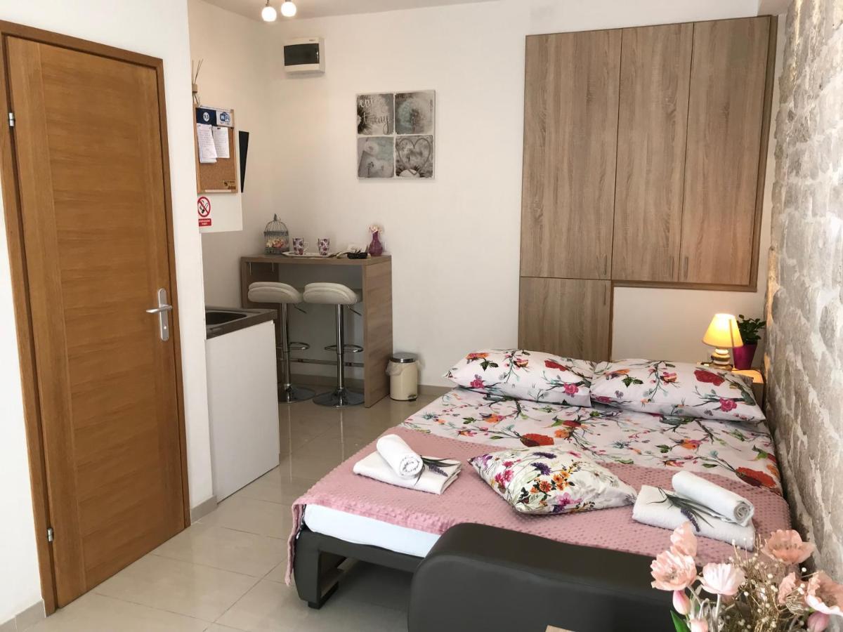 Studio Apartment Legcevic Kastela Bagian luar foto